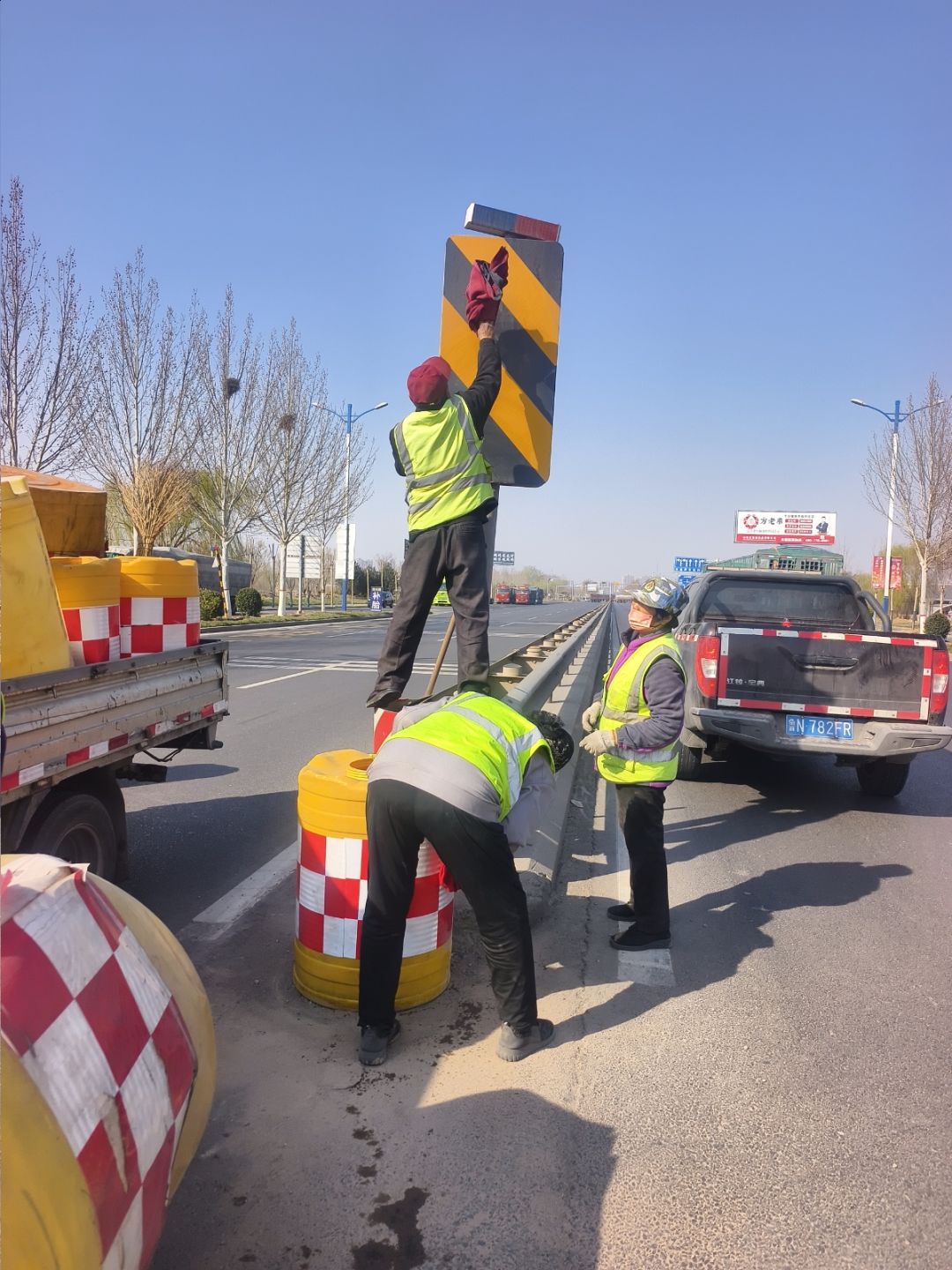 德達(dá)人的“五一”堅(jiān)守答卷