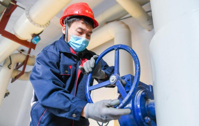 【守牢“一排底線”】權(quán)屬供熱企業(yè)全面開展“冬病夏治”供熱檢修工作