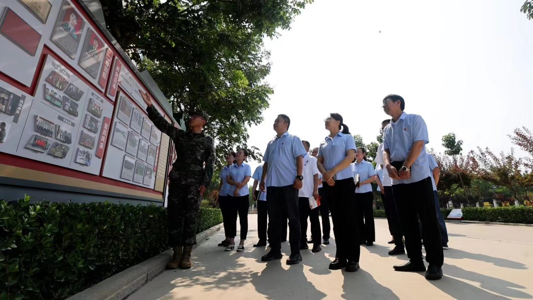 對標學(xué)習(xí)，走進最可愛的人