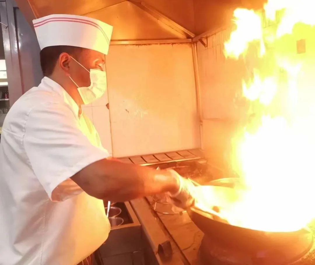 【向下扎根，向上生長(zhǎng)】趙寶國(guó)：“三尺灶臺(tái)”也能“烹”出美味人生